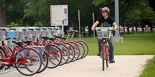 Nincs biciklije? Sebaj, hamarosan kölcsönzött elektromos bringán suhanhat a városban