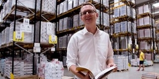 Úton a tankönyvek, az elsőtől a kilencedik évfolyamig minden diák ingyen kapja meg a pakkot