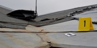 Tolvajok bontották egy ház tetejét a Puskin téren