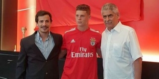 Csoboth Kevinnel 2021-ig hosszabbított a Benfica Csoboth Kevinnel 2021-ig hosszabbított a Benfica