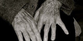 Idős asszonyokat rabolt ki két gazember Pécsett, súlyos sérülést is okoztak Idős asszonyokat rabolt ki két gazember Pécsett, súlyos sérülést is okoztak