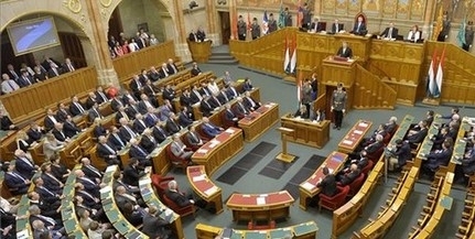 Rendkívüli ülést tart a parlament pénteken