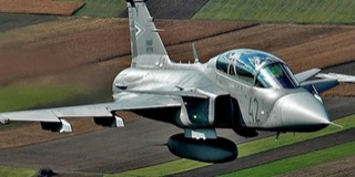A honvédség egyik Gripen vadászgépe húzott át a pogányi reptér felett - Videó! A honvédség egyik Gripen vadászgépe húzott át a pogányi reptér felett - Videó!