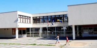 Elköltözik a tanév kezdetéig az Árpád Fejedelem Gimnázium és Általános Iskola Elköltözik a tanév kezdetéig az Árpád Fejedelem Gimnázium és Általános Iskola