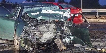 Három autó ütközött, hárman életüket veszítették Három autó ütközött, hárman életüket veszítették