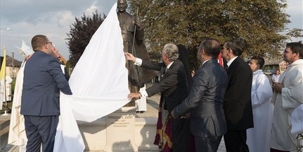 Leleplezték Mindszenty József szobrát Máriapócson Leleplezték Mindszenty József szobrát Máriapócson