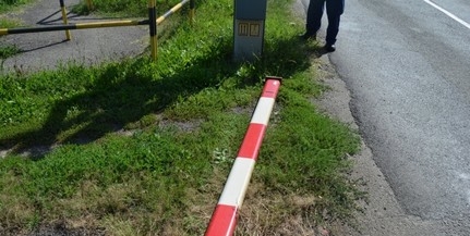 Letörte a sorompót, aztán jól elhajtott Letörte a sorompót, aztán jól elhajtott