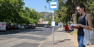 Új buszvárókat építenek Pécsett, és ebből még bevétele is származik a városnak