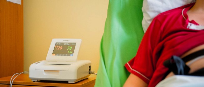 Újabb műszerrel gazdagodott a pécsi szülészeti klinika, Boros Misi is segített Újabb műszerrel gazdagodott a pécsi szülészeti klinika, Boros Misi is segített