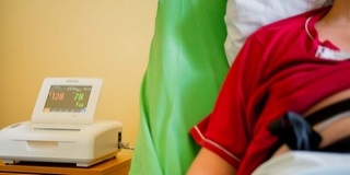 Újabb műszerrel gazdagodott a pécsi szülészeti klinika, Boros Misi is segített Újabb műszerrel gazdagodott a pécsi szülészeti klinika, Boros Misi is segített