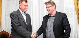 A barátság színe: piros-fekete-fehér A barátság színe: piros-fekete-fehér