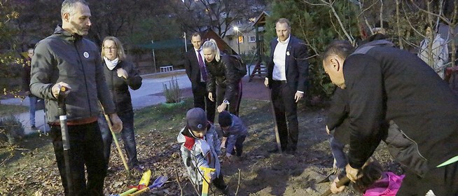 Faültetéssel ünnepelték a hatvan éve alapított Hajnóczy utcai kisdedóvót Faültetéssel ünnepelték a hatvan éve alapított Hajnóczy utcai kisdedóvót