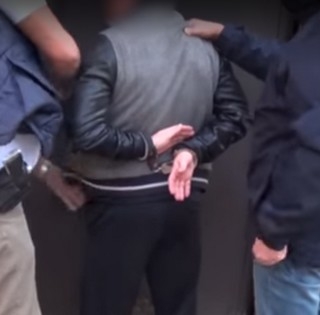 Amfetamint, marihuánát, gyanús tablettákat találtak egy pécsi férfi garázsában - Videó! Amfetamint, marihuánát, gyanús tablettákat találtak egy pécsi férfi garázsában - Videó!