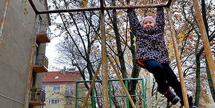 Elbontják az összes veszélyes játékot a pécsi tömbházak tövéből, fejlesztések jönnek Elbontják az összes veszélyes játékot a pécsi tömbházak tövéből, fejlesztések jönnek