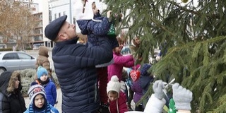 Már Uránvárosban, Kertvárosban és a keleti városrészben is áll a karácsonyfa Már Uránvárosban, Kertvárosban és a keleti városrészben is áll a karácsonyfa