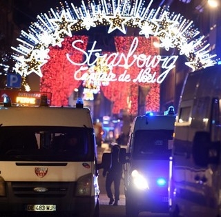 A strasbourgi karácsonyi vásár közelében mészárolt egy merénylő, hajtóvadászat indult A strasbourgi karácsonyi vásár közelében mészárolt egy merénylő, hajtóvadászat indult