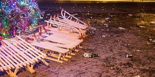 Szánkókat loptak, gyújtogattak is a tüntetők Szánkókat loptak, gyújtogattak is a tüntetők