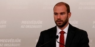 Kormányszóvivő: a tüntetések az EP-választási kampány részét képezik