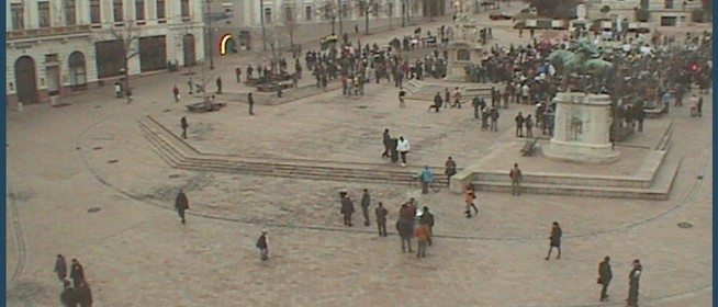 Hát nem már megint elmaradt a forradalom?! Már csak pár százan tüntettek Pécsett Hát nem már megint elmaradt a forradalom?! Már csak pár százan tüntettek Pécsett