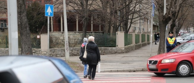 Sportot űznek az autósok Pécsett az elsőbbség meg nem adásából a gyalogosoknak Sportot űznek az autósok Pécsett az elsőbbség meg nem adásából a gyalogosoknak