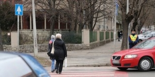 Sportot űznek az autósok Pécsett az elsőbbség meg nem adásából a gyalogosoknak Sportot űznek az autósok Pécsett az elsőbbség meg nem adásából a gyalogosoknak