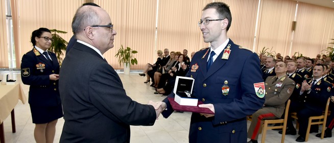 Pécsi tűzoltó, Fischer András ezredes vehette át az Év tisztje elismerést Pécsi tűzoltó, Fischer András ezredes vehette át az Év tisztje elismerést