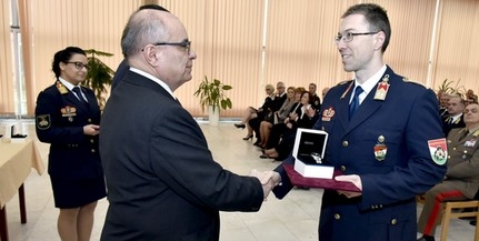 Pécsi tűzoltó, Fischer András ezredes vehette át az Év tisztje elismerést