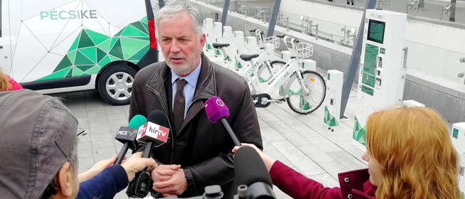 Megérkeztek az elektromos bringák Pécsre, épülnek a dokkolóállomások Megérkeztek az elektromos bringák Pécsre, épülnek a dokkolóállomások