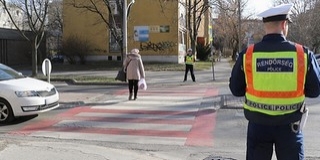 Ismét a zebráknál tartottak ellenőrzést a rendőrök Pécsett: íme az eredmény Ismét a zebráknál tartottak ellenőrzést a rendőrök Pécsett: íme az eredmény