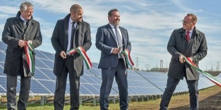 Elkészült az ország legnagyobb naperőműve, a baranyai kormányhivatal ügyezte az engedélyezést Elkészült az ország legnagyobb naperőműve, a baranyai kormányhivatal ügyezte az engedélyezést