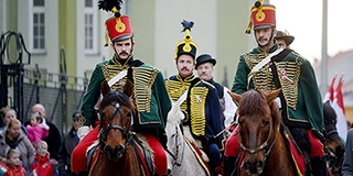 Erőt, tisztességet! A haza és a ló szeretete köti össze a Pécsi Huszár Egyesület tagjait Erőt, tisztességet! A haza és a ló szeretete köti össze a Pécsi Huszár Egyesület tagjait