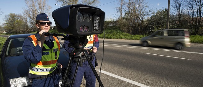 Egész nap mérik a sebességet szerdán a zsaruk - Íme, a baranyai helyszínek
