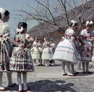 Hímes tojás, locsolkodás - Nézegessen régi képeket a húsvéti népszokásokról