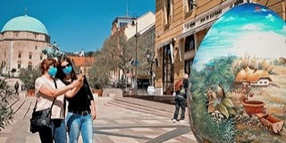 Idén is gyönyörködhetünk a kétméteres hímes tojásban Pécsett, a Széchenyi téren Idén is gyönyörködhetünk a kétméteres hímes tojásban Pécsett, a Széchenyi téren