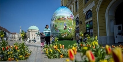 Idén is gyönyörködhetünk a kétméteres hímes tojásban Pécsett, a Széchenyi téren