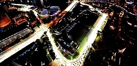 Forma-1 az éjszakai utcákon