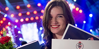 A 21 éves Zoric Szonja nyerte meg a tehetségkutatót, ő a PTE Hangja - Videó!