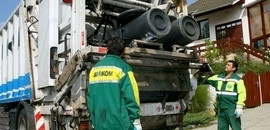 Kukásautó prése alatt ébredt a fiú