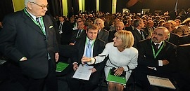 Ismét Dávid Ibolya az MDF elnöke Ismét Dávid Ibolya az MDF elnöke
