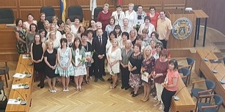 Pécsi óvodapedagógusokat köszöntöttek a városházán