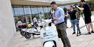 Az elektromos bringák mellett már környezetbarát robogókat is bérelhetünk Pécsett Az elektromos bringák mellett már környezetbarát robogókat is bérelhetünk Pécsett
