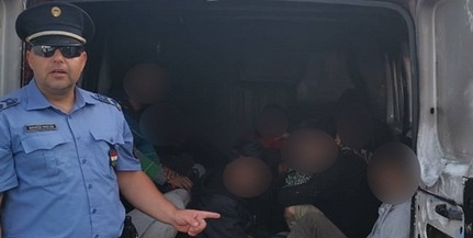 Tizenkét migránsra bukkantak a mohácsi rendőrök egy kisteherautó ellenőrzésekor