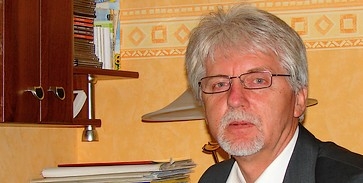 Weller örökli Bretter székét Weller örökli Bretter székét