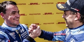 Michelisz Norbert sima győzelmet aratott Portugáliában az első versenyen