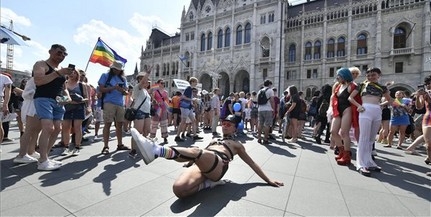 Már megint parádéznak: vonulnak a Budapest Pride résztvevői