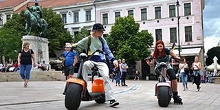 Újdonság Pécsett: elektromos chopper biciklikkel járható be a belváros Újdonság Pécsett: elektromos chopper biciklikkel járható be a belváros