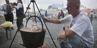 Kétezer bográcsban főznek halászlevet Baján hétvégén Kétezer bográcsban főznek halászlevet Baján hétvégén