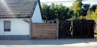 Elásott holttestre bukkantak egy dávodi ház udvarán Elásott holttestre bukkantak egy dávodi ház udvarán