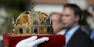 Baranyába érkeznek a koronázási ékszerek másolatai, Pécsett állítják ki a műtárgyakat Baranyába érkeznek a koronázási ékszerek másolatai, Pécsett állítják ki a műtárgyakat