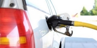 Pár forinttal olcsóbban tankolhatnak mától a benzinesek Pár forinttal olcsóbban tankolhatnak mától a benzinesek